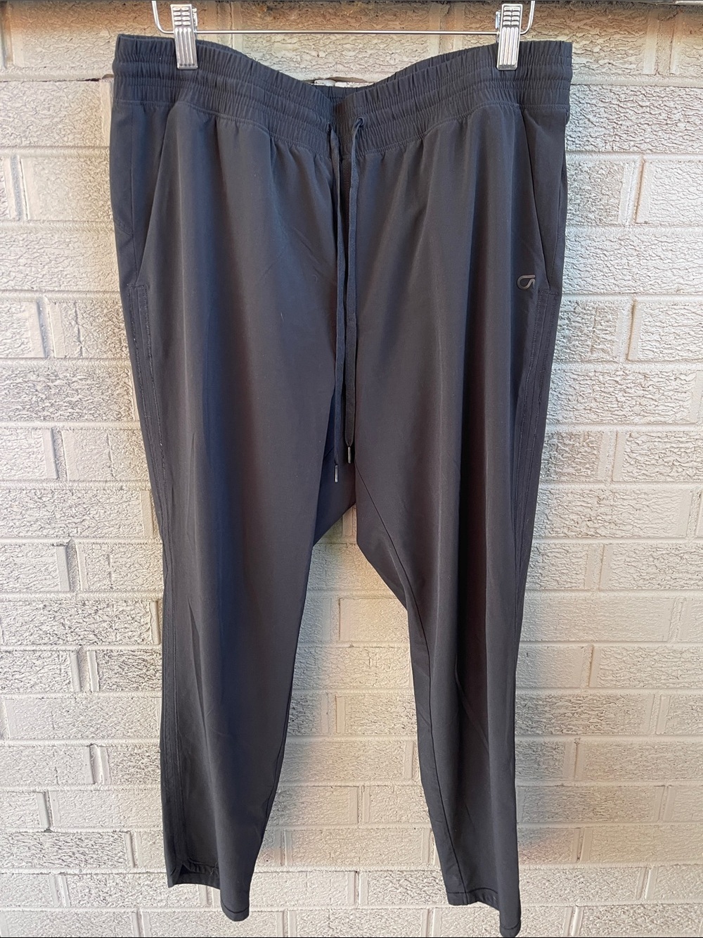 GAP GapFit Workout Athletic Cropped Black Jogger- L